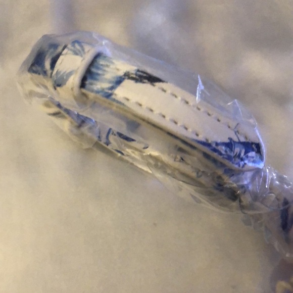 Betsey Johnson XOSYBIL-1 Blue Multi Toile Floral Print Flap Crossbody Bag NWT - Picture 11 of 16